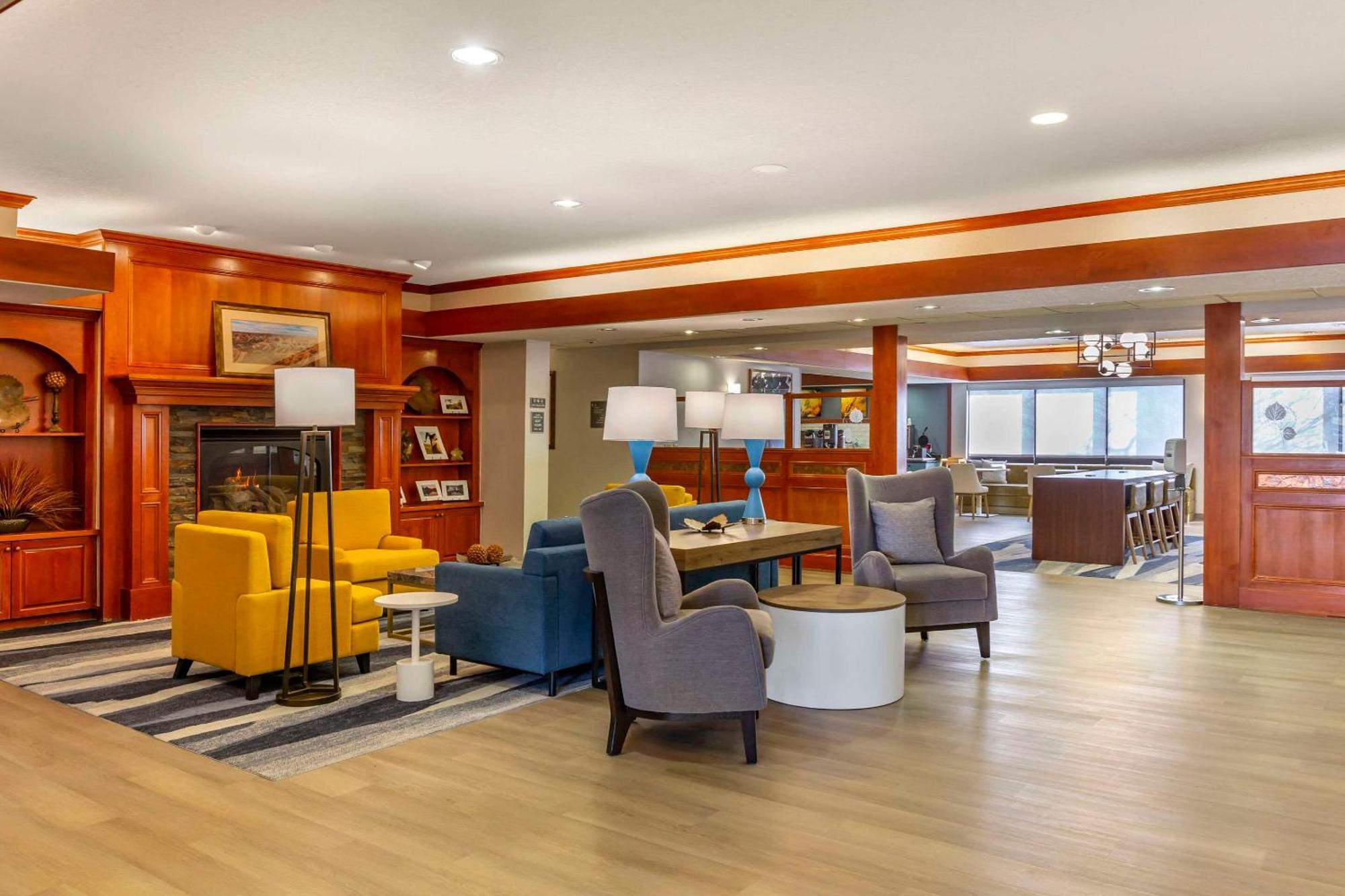 Comfort Inn & Suites Rapid City Near Mt Rushmore מראה חיצוני תמונה